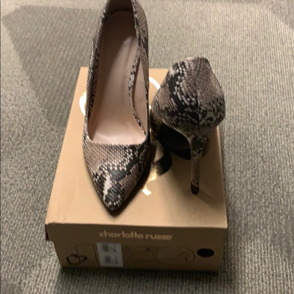 Great snakeskin heel